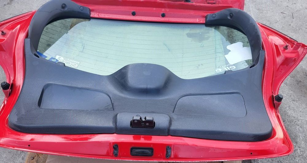 Haion cu luneta Renault Clio 3 (2005-2008)