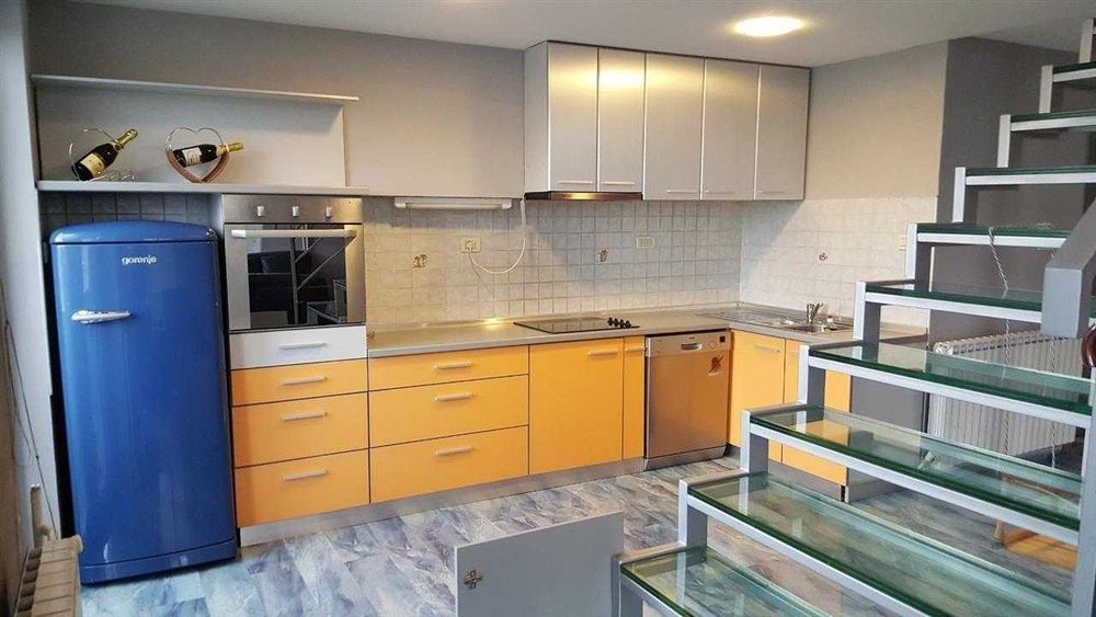 Дава се под наем Тристаен апартамент в София, Белите брези - 98 кв.м за 663 € - Снимка #1