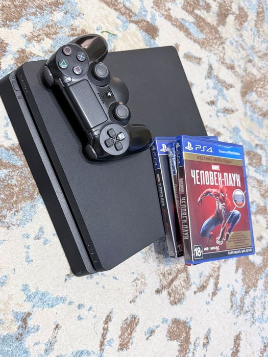 Playstation 4 slim