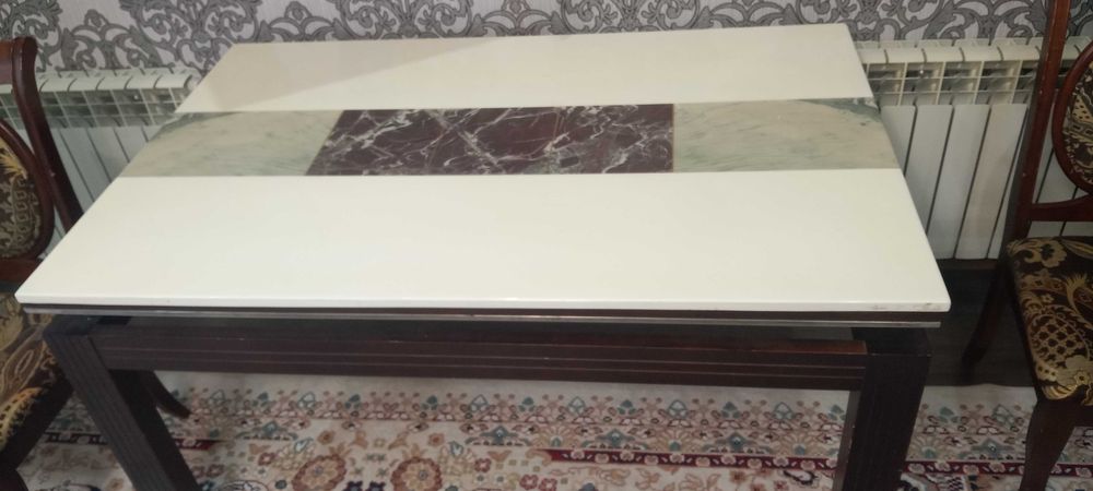 П р о д а ю стол.