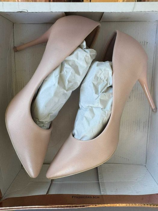 обувки на ток nude