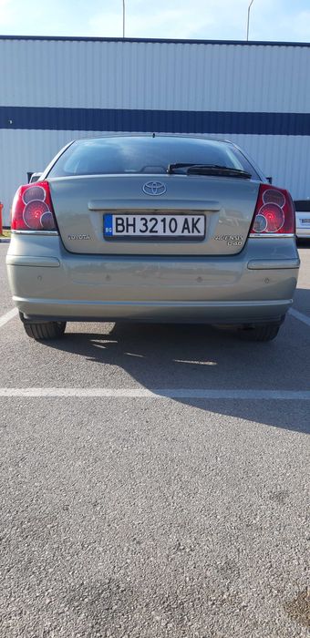 Продавам Тойота Авенсис