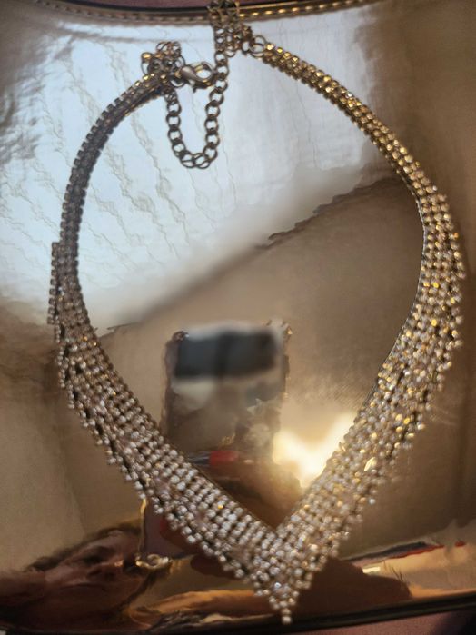 Елегантно колие с