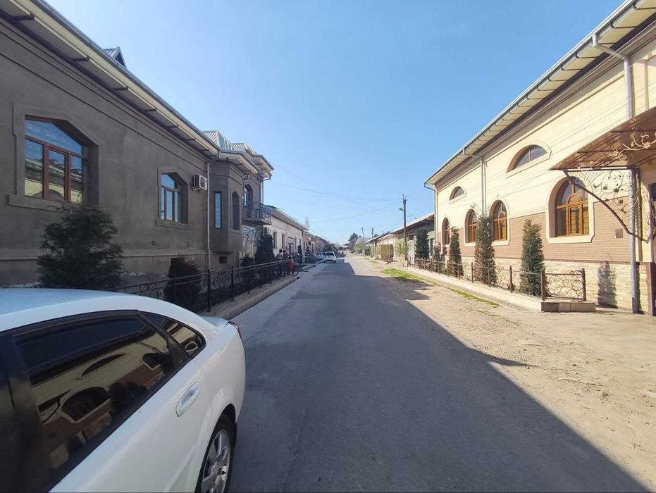 Срочно уй сотилади НОВ айрон ёнида, 4,5 сотих