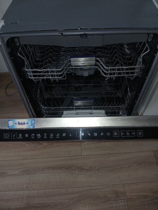 Mașină de spălat vase Beko incorporabilă, model BDIN38640A.