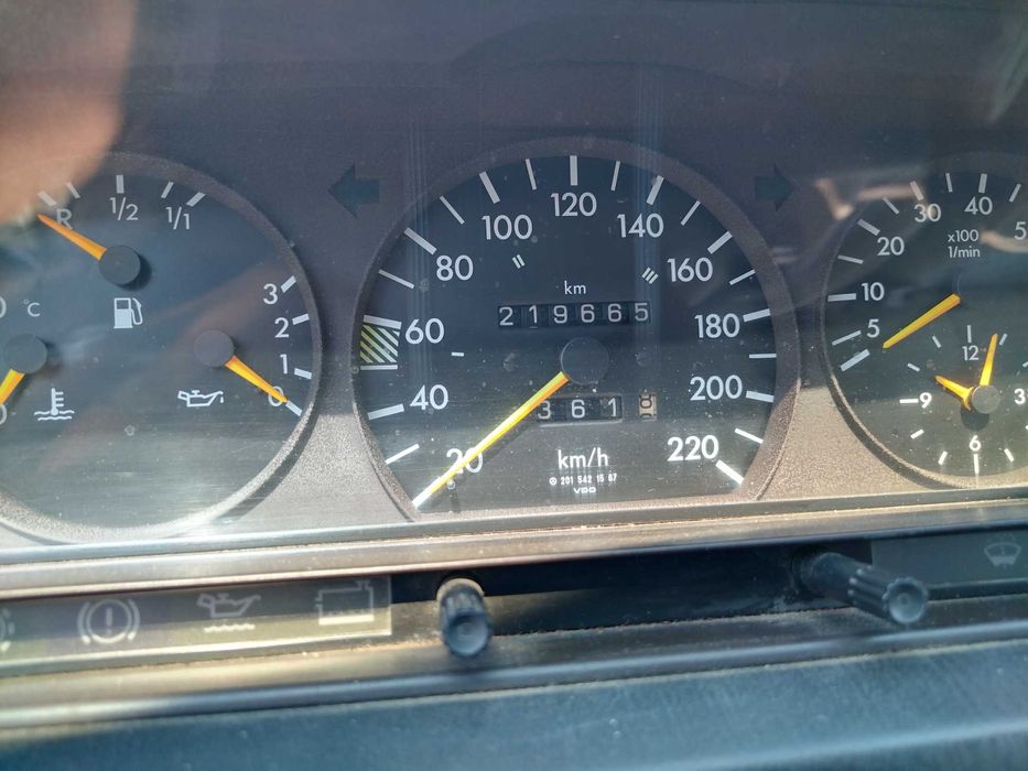 МЕРЦЕДЕС 190 2.0 Бензин