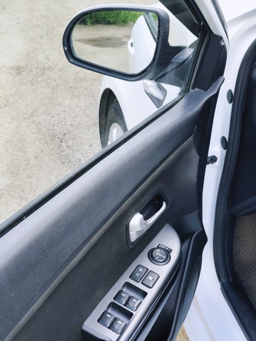Продам Kia Rio на Автомате.