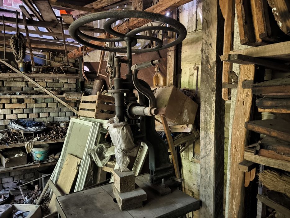 Стара ръчна настолна бормашина