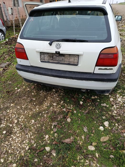 Продава се на Части Volkswagen Golf