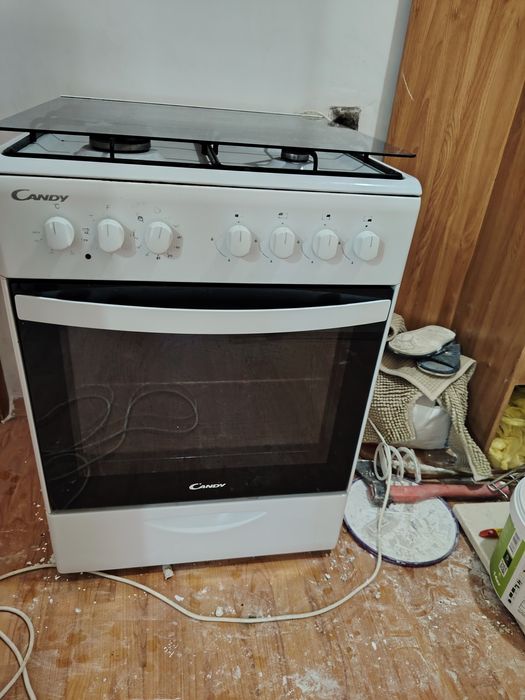 Газовая плита с электрической духовкой