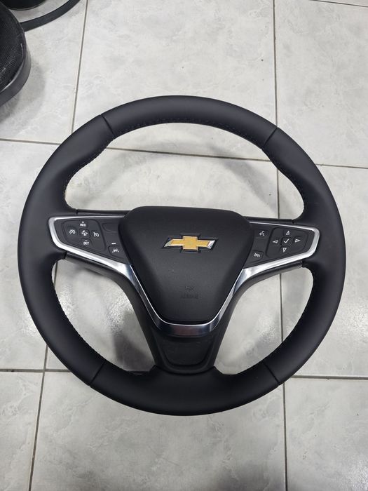 Руль малибу 2 янги кожаньй мошинага куйилмаган