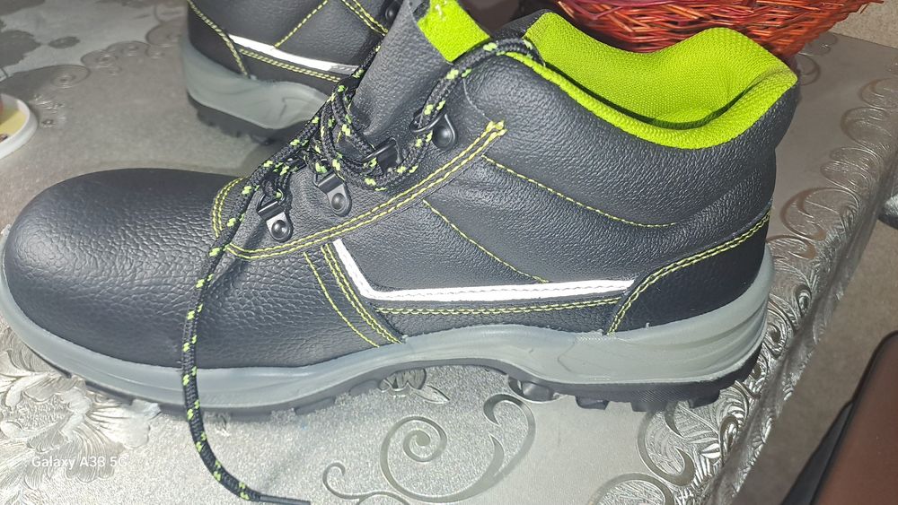 Продаются новые Ботинки 45 размера. Цена 250.000.сум.