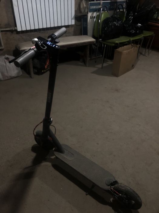 Электронный самокат ELEMENT