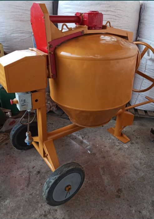 Schelă metalică, betoniera, schelă de interior