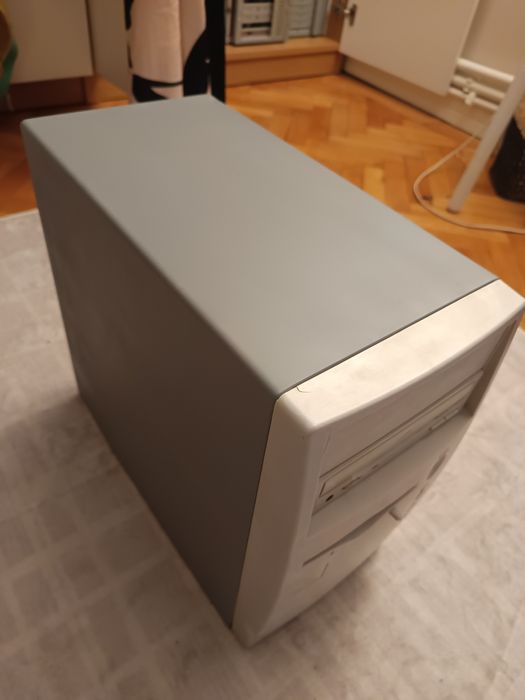 De vanzare unitate Pc Retro Pentium 3