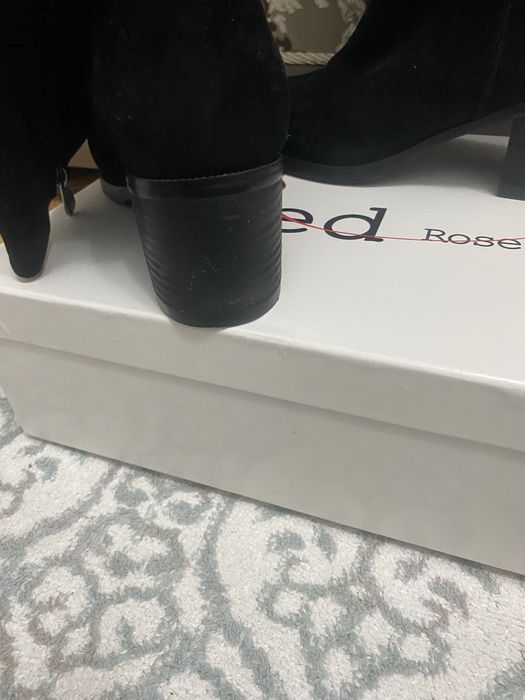 Продам натуральные замшевые сапоги