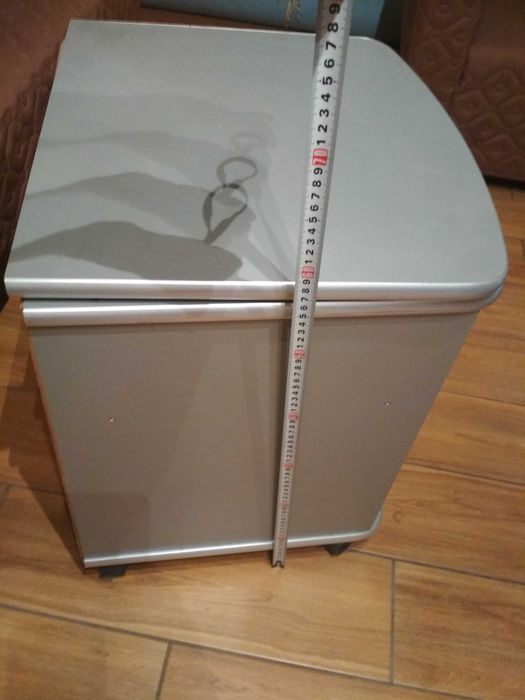 Продавам шкаф за телевизор