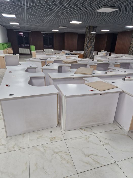 Продаётся столы тумбочки