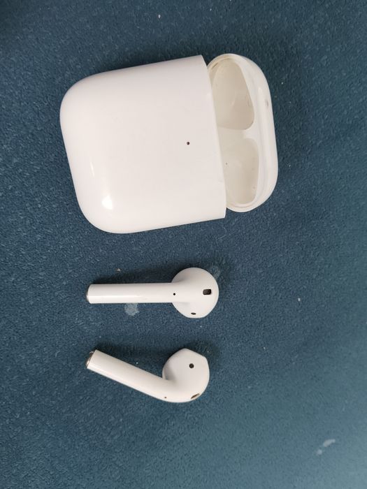 AirPods не  робочи