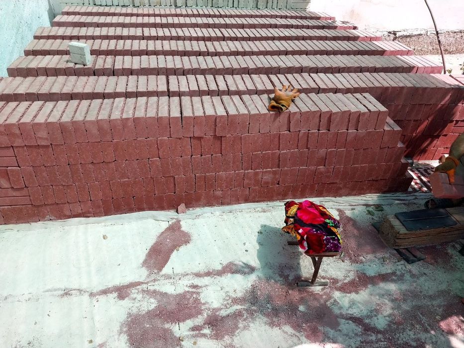 G'isht ishlab chiqaradigan aparat Sotiladi. Srochna