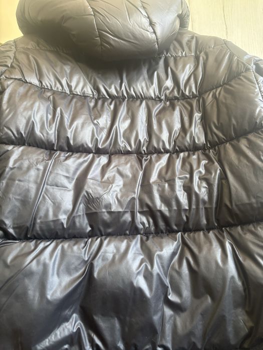 Зимно черно яке.