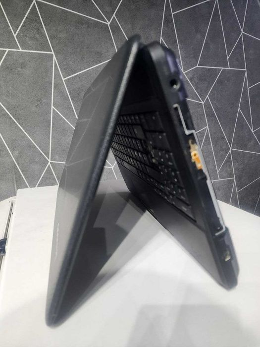 Ноутбук Lenovo G550 на запчасти Экран разбит