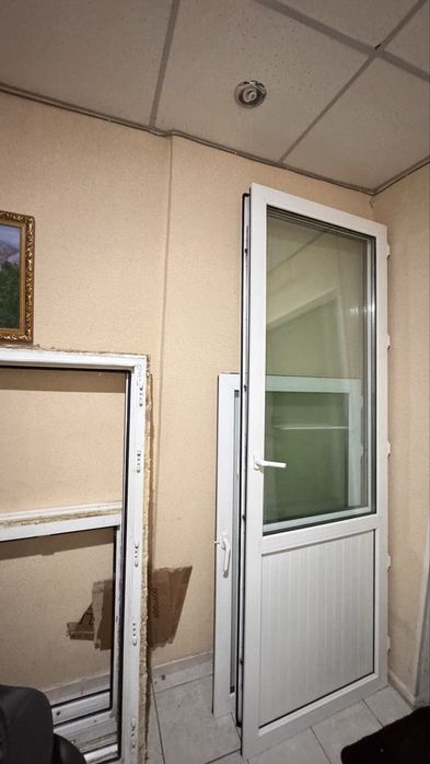 Окна и двери пластиковые б/у