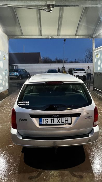 Vând Ford focus  .