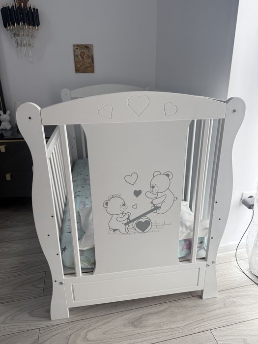 Pătuț Bebeluș cu Sertar – Sigur, Practic și Complet Accesorizat