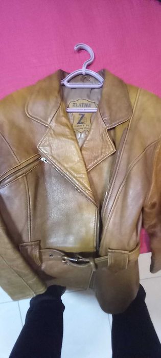 Продават се дамски якета