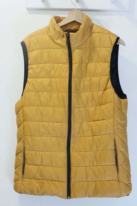 Bershka vesta L purtat odată