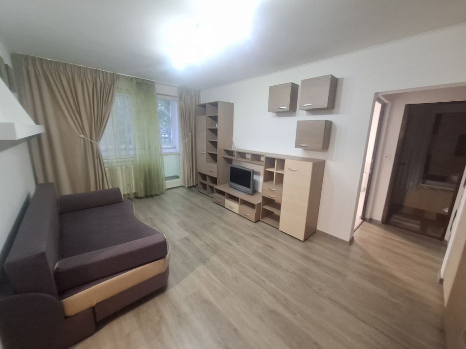 Proprietar(Firma)-Închiriez 2 camere Centrul Civic(Bvd.Gării 18)-Parter cu balcon mare,CT-mobilat/utilat complet.Se emite factura