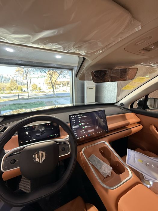 Leapmotor C16 280 LiDAR Supreme 6-seater hybrid