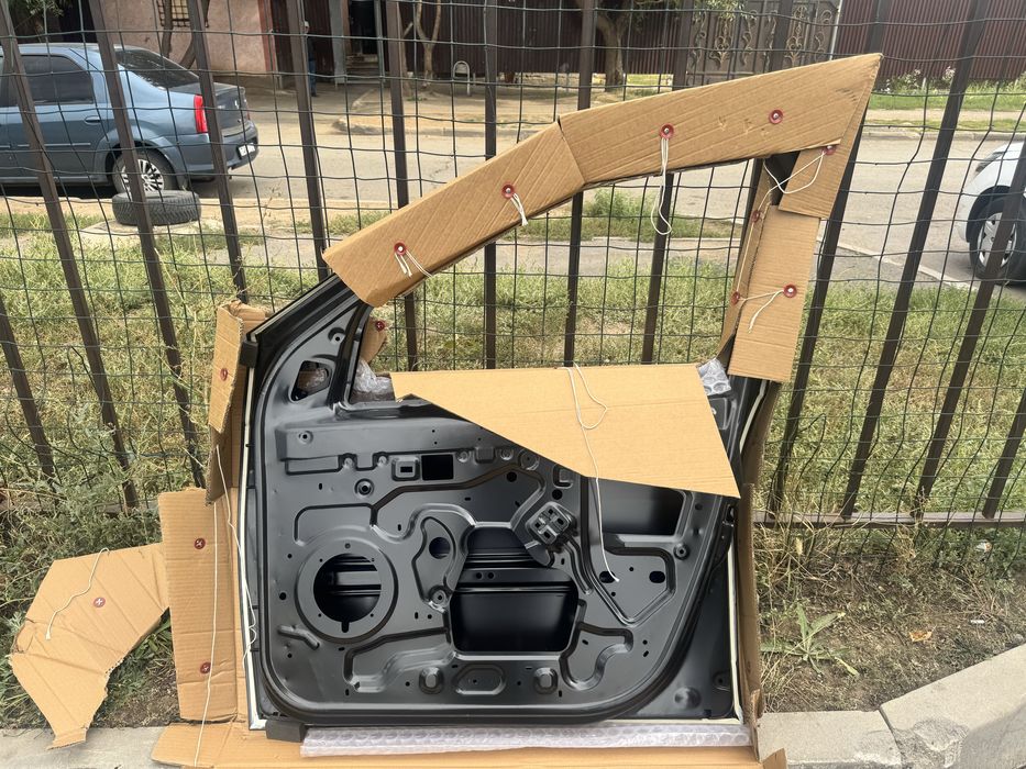 Дверь Renault Duster/Sandero Stepway