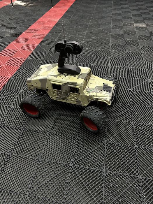 Машинка на пульту