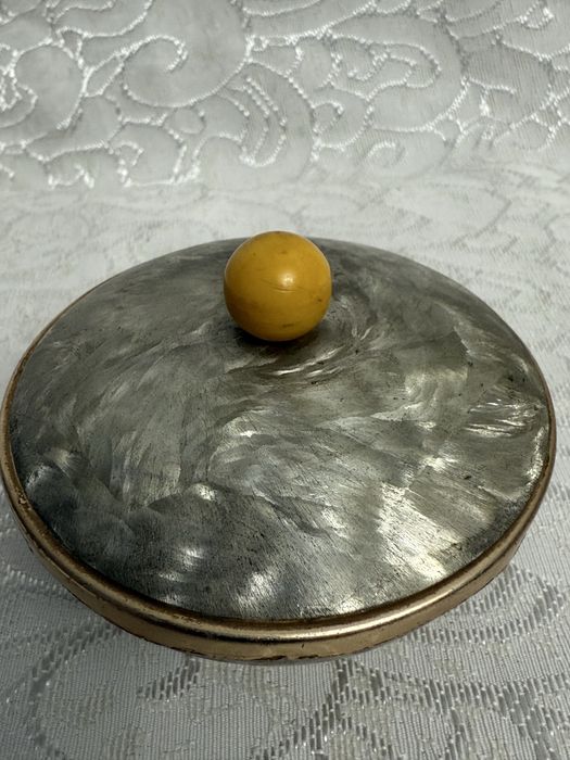 Пудренница с пушком