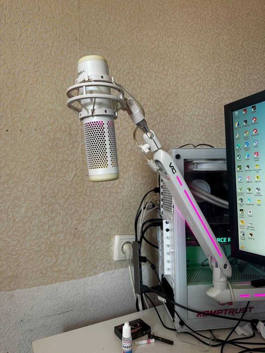 Микрофон HyperX QuadCast S белый