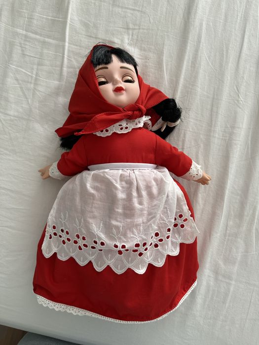 Papusa scufita rosie transformabila