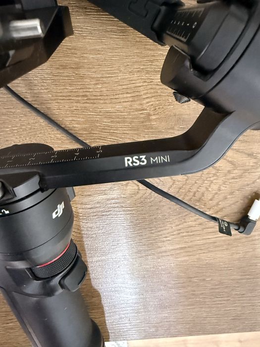 Продам стабилизатор dji RS3 mini