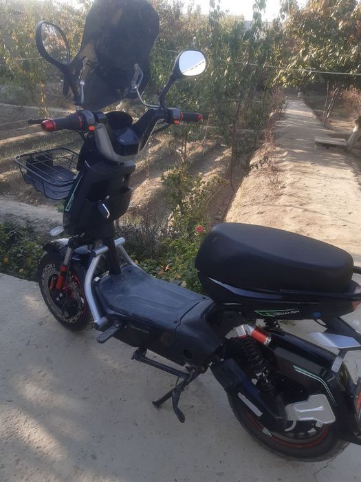 Skutr sotiladi surochne pul kerag xolati yangidek turupti