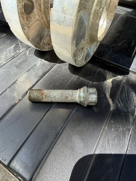 BMW Cross Spoke Style 177 19” – джанти със зимни гуми + фланци и болтове (E70)