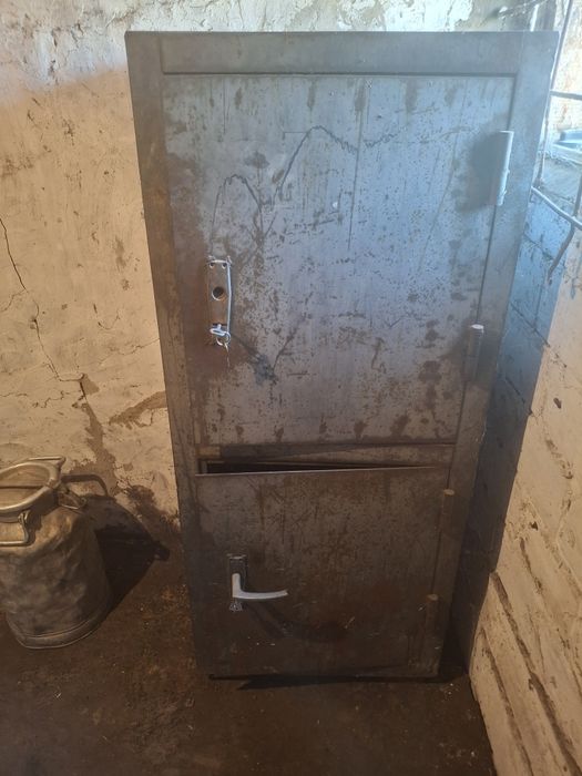 Продам сейф железный крепкий