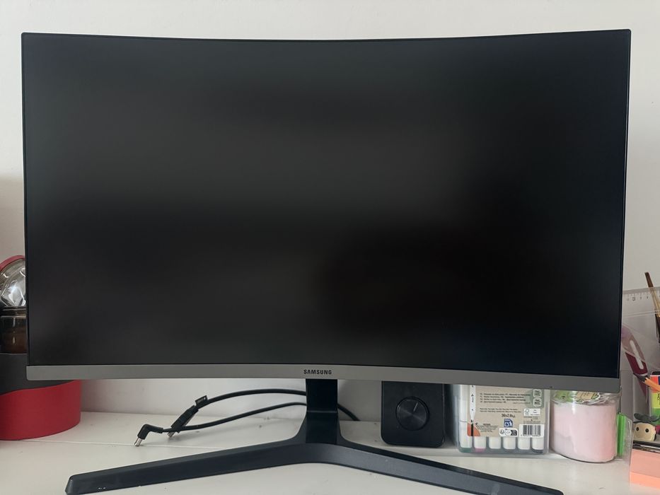 Monitor curbat Samsung 27" Full HD (C27R500FHU)