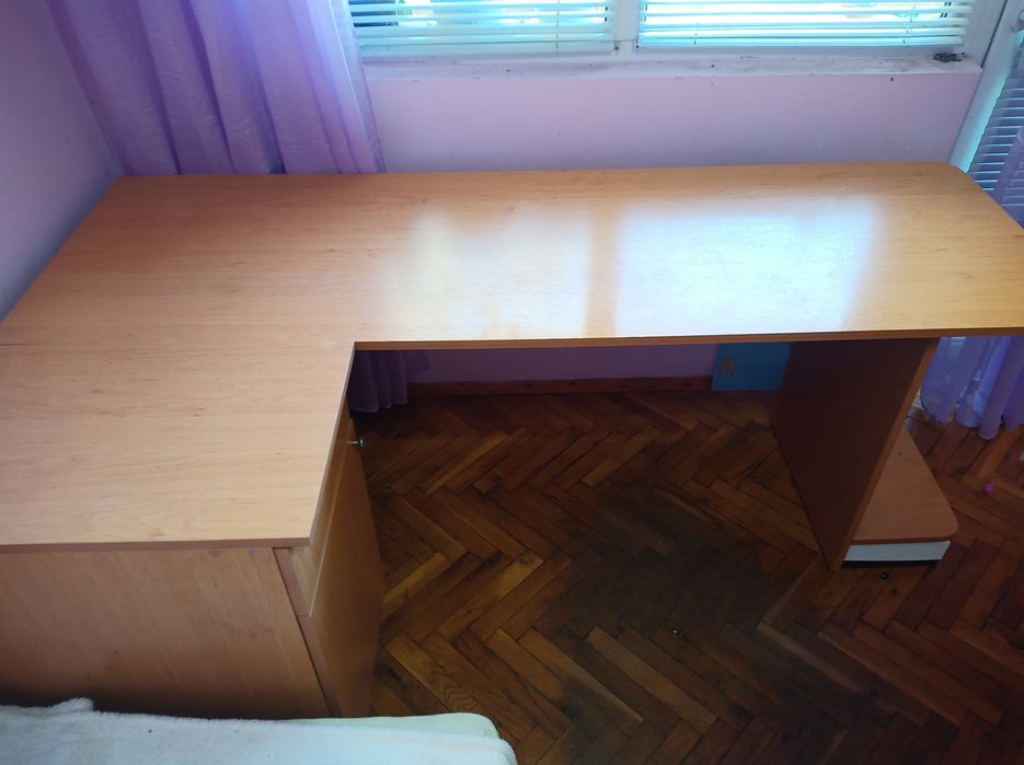 Промоция Бюро с шкаф и чекмедже много запазено