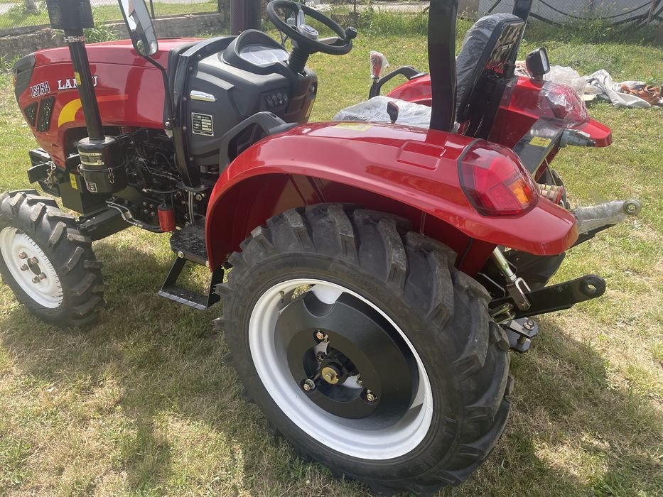 Трактора вече е регистриран ,  нов . ГО, ГТП, 25 к.с.  4х4 ,фреза