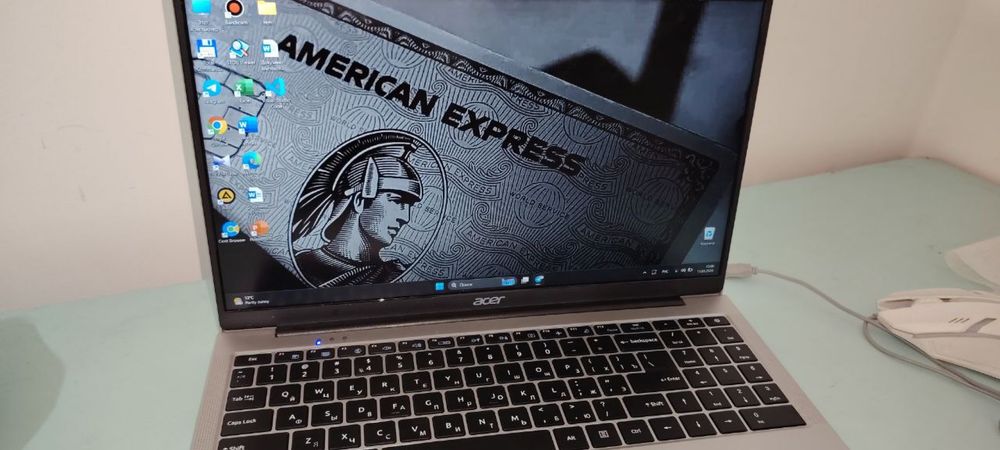 Novtbuk Acer sotiladi holati alo darajada