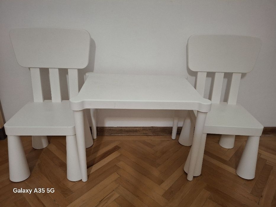 Set 2 scaune Mammut Ikea plus masa Utter Ikea
