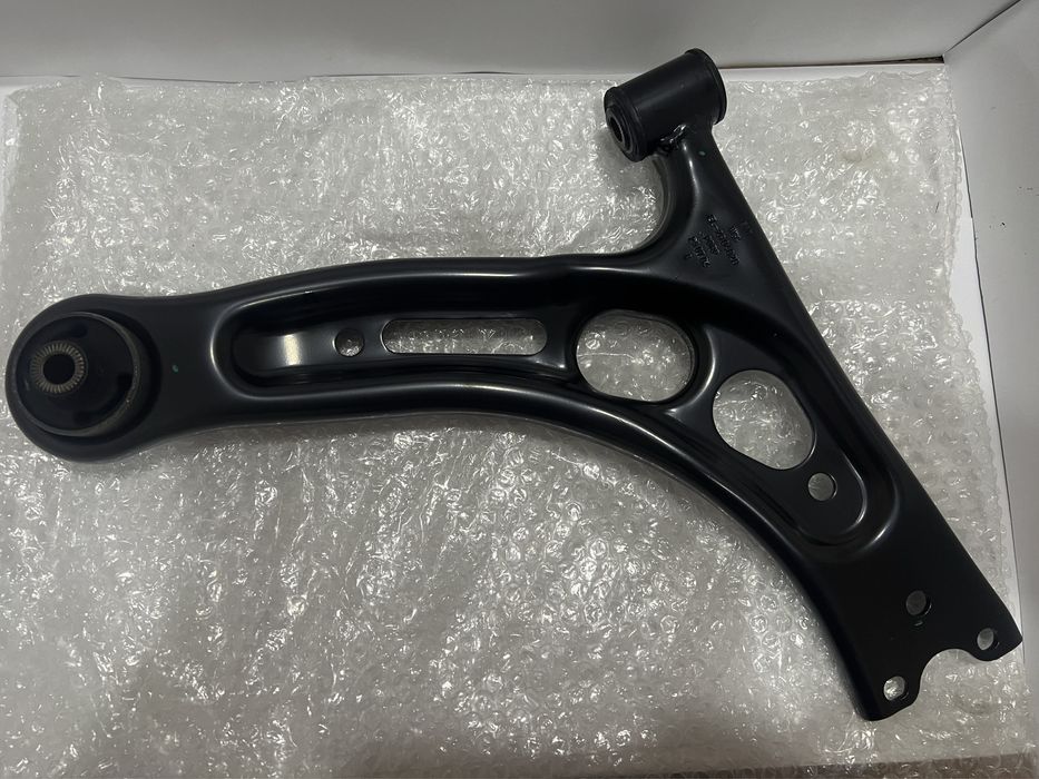 BYD E2 Рычаг передний