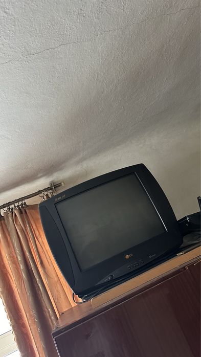 Холодильник и телевизор