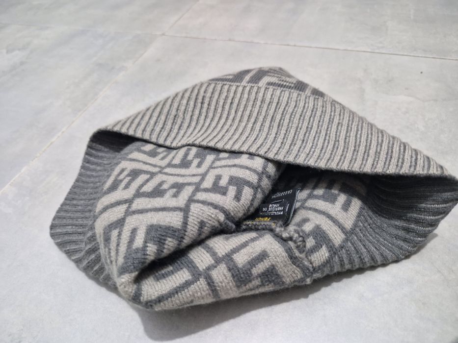 Caciula Fendi 10/10